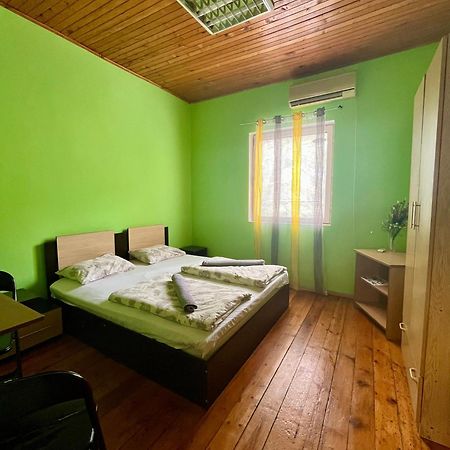 Elegance On A Budget - Rooms For Rent In Sofia Center ภายนอก รูปภาพ