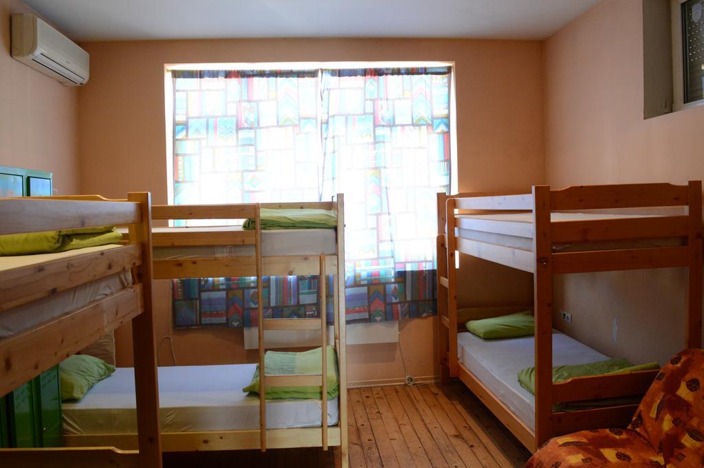 Elegance On A Budget - Rooms For Rent In Sofia Center ภายนอก รูปภาพ