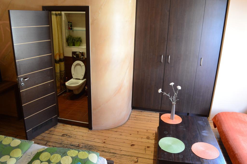 Elegance On A Budget - Rooms For Rent In Sofia Center ภายนอก รูปภาพ