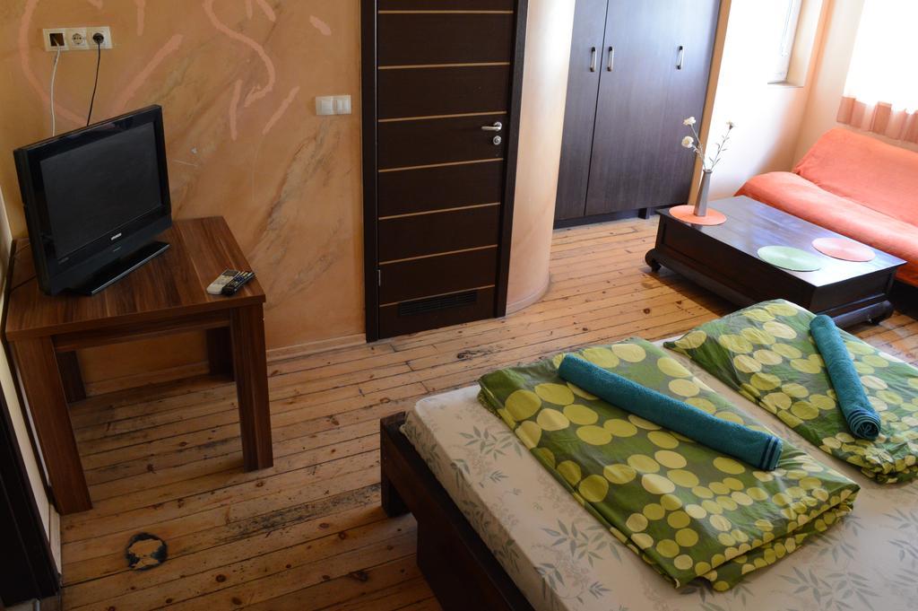 Elegance On A Budget - Rooms For Rent In Sofia Center ภายนอก รูปภาพ