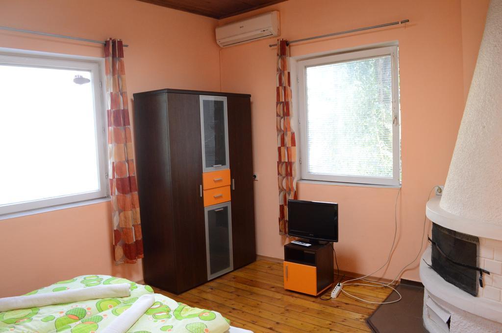 Elegance On A Budget - Rooms For Rent In Sofia Center ภายนอก รูปภาพ