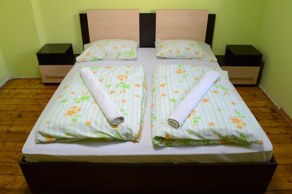 Elegance On A Budget - Rooms For Rent In Sofia Center ภายนอก รูปภาพ