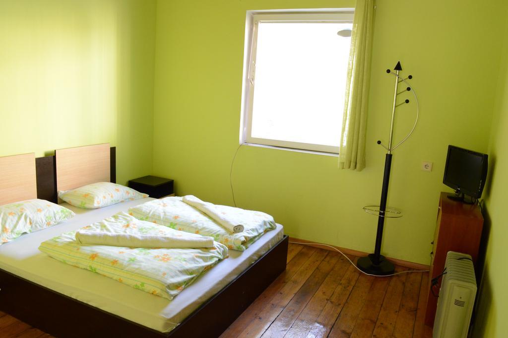 Elegance On A Budget - Rooms For Rent In Sofia Center ภายนอก รูปภาพ
