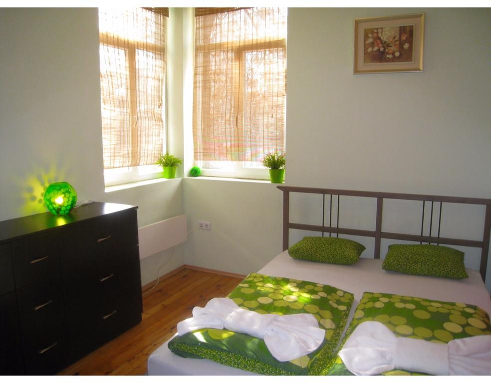 Elegance On A Budget - Rooms For Rent In Sofia Center ภายนอก รูปภาพ