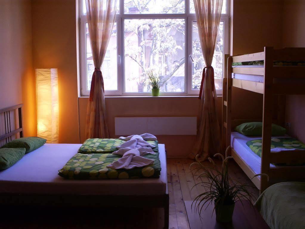 Elegance On A Budget - Rooms For Rent In Sofia Center ภายนอก รูปภาพ