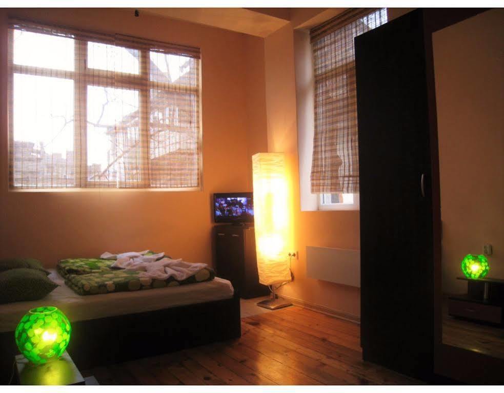 Elegance On A Budget - Rooms For Rent In Sofia Center ภายนอก รูปภาพ