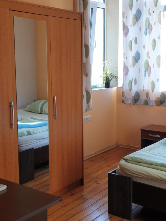 Elegance On A Budget - Rooms For Rent In Sofia Center ภายนอก รูปภาพ