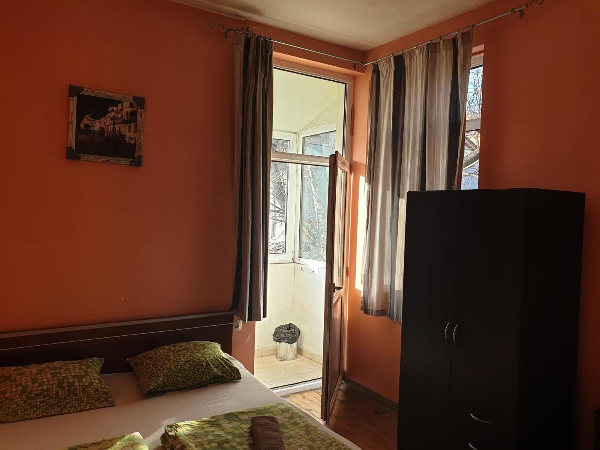 Elegance On A Budget - Rooms For Rent In Sofia Center ภายนอก รูปภาพ